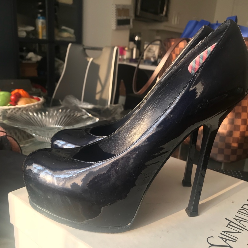 Beautiful YSL tribtoo shoes !!